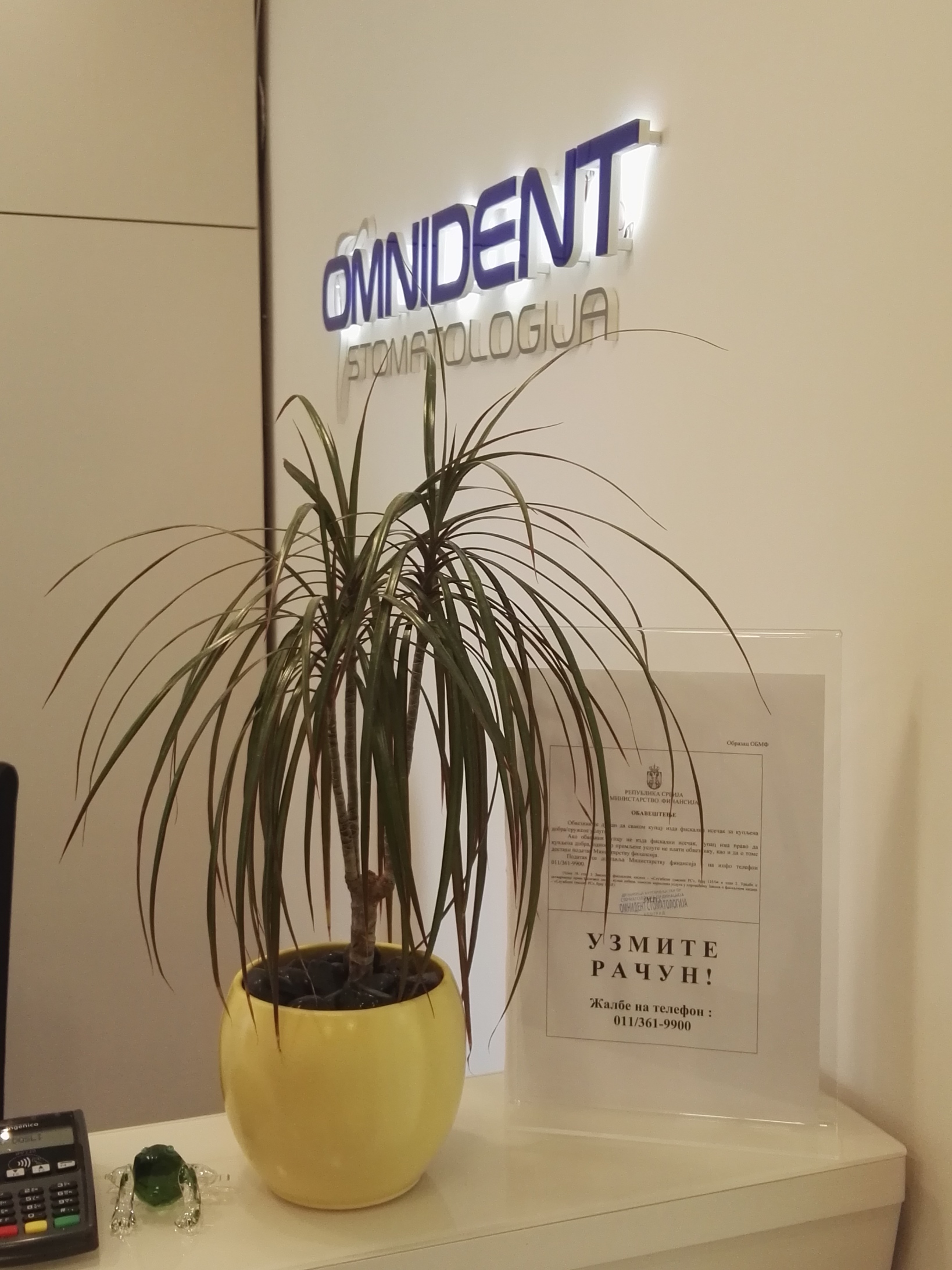 D logo OMNIDENT D logo OMNIDENT