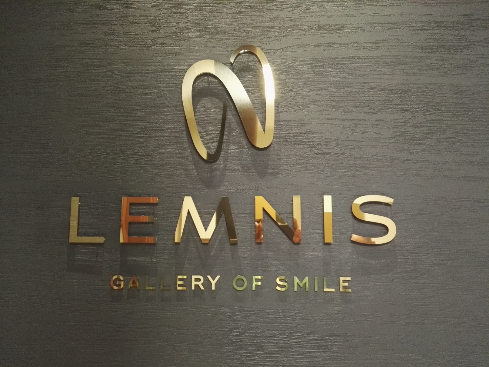 D logo od klirita LEMNIS D logo od klirita LEMNIS