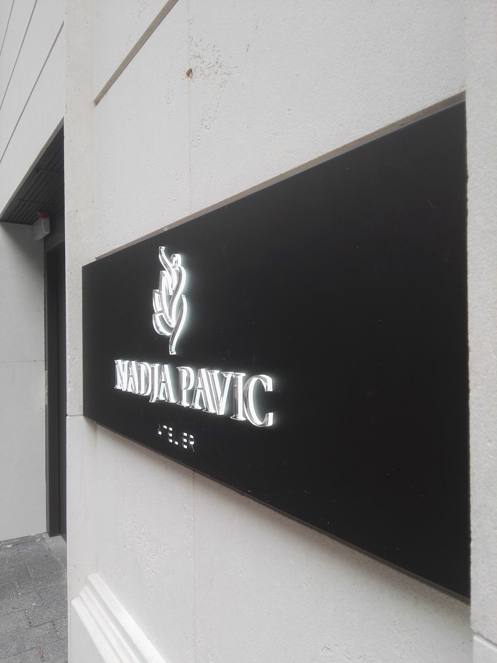 Svetleca tabla za oznacavanje firme Svetleca tabla za oznacavanje firme