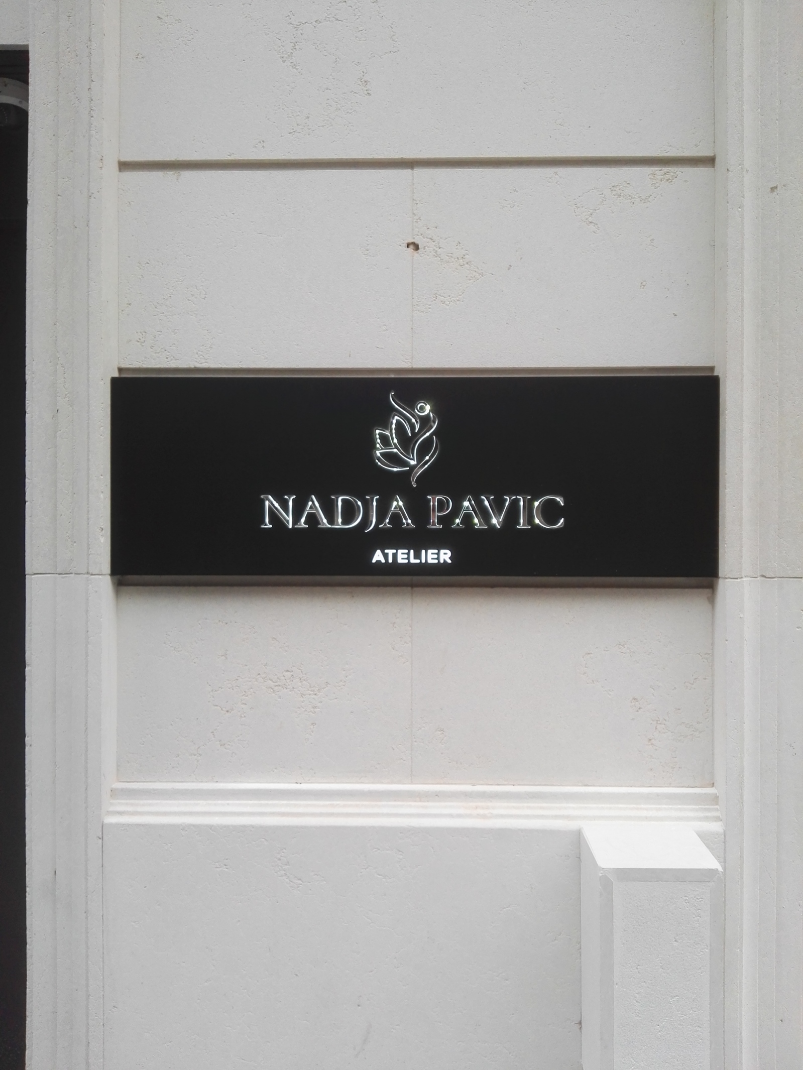 Svetleca tabla za oznacavanje firme Svetleca tabla za oznacavanje firme