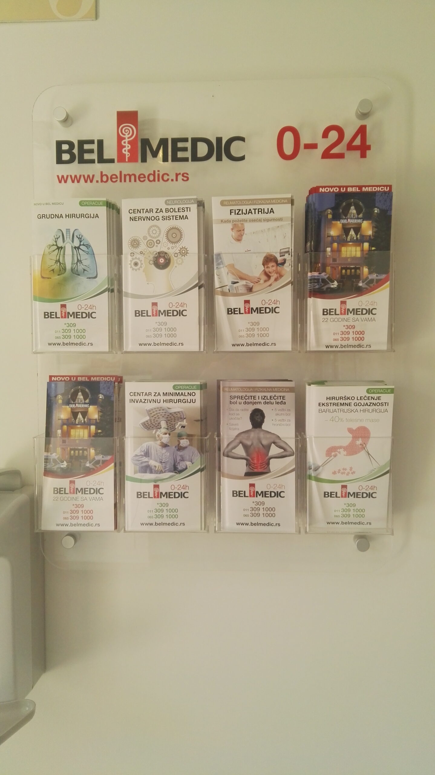 Zidni kliritni holder za vise vrsta flajera Zidni kliritni holder za vise vrsta flajera